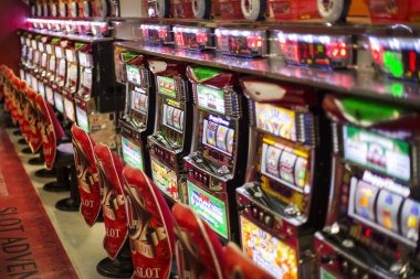 macau 5 Crash game interface showing multiplier climb and cash-out button